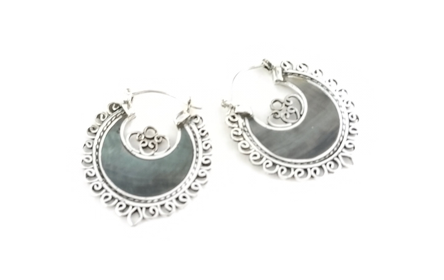Black grey shell Sterling silver hoop earrings - Medium size, 30 mm, mother of pearl, silver Balinese design