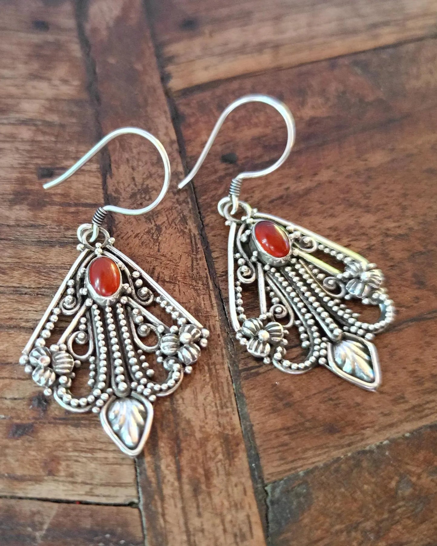 Elegant Sterling Silver dangle earrings - carnelian gemstone, 4.5 cm long